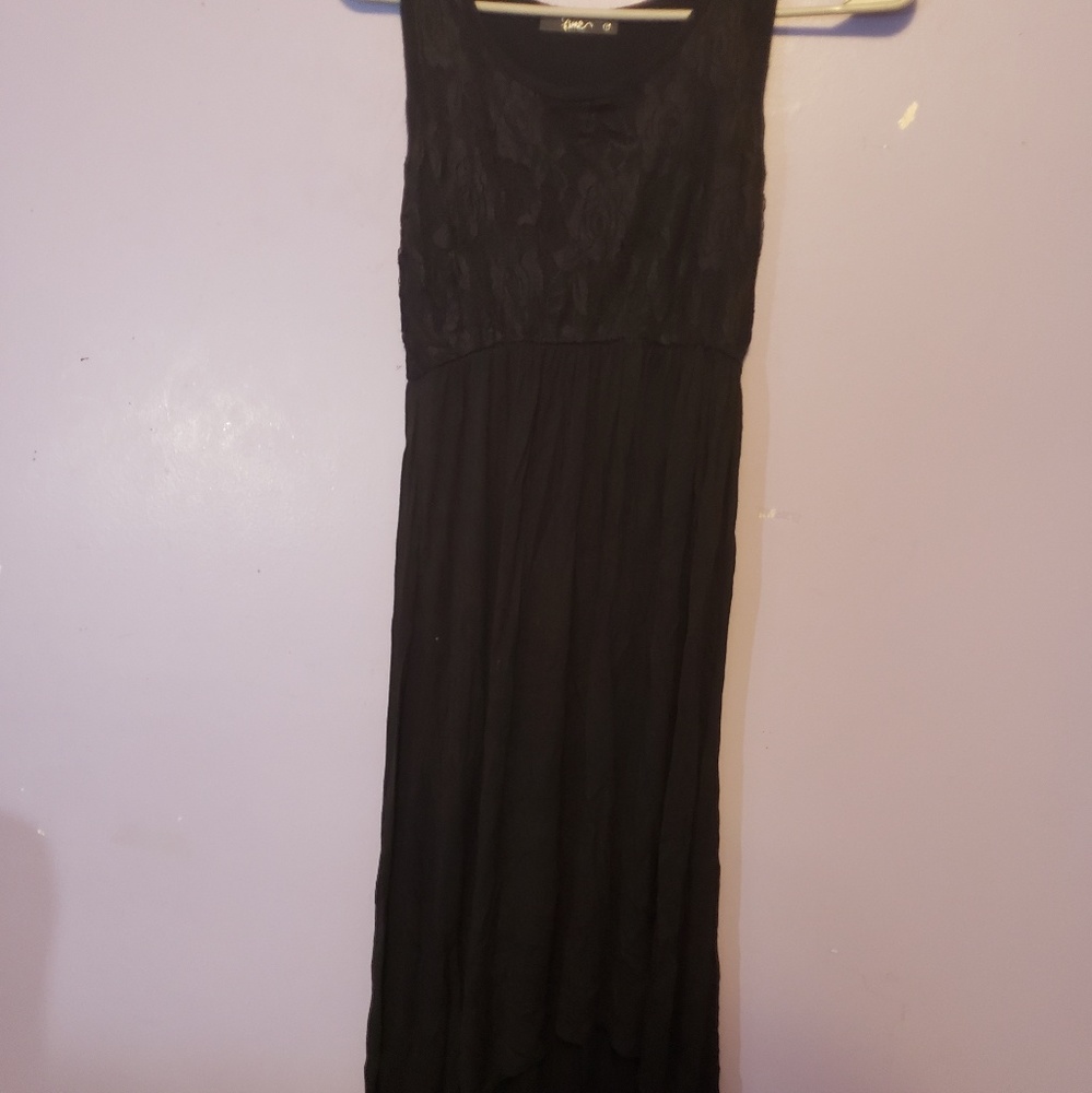 Dresses - Picture 3 of 7